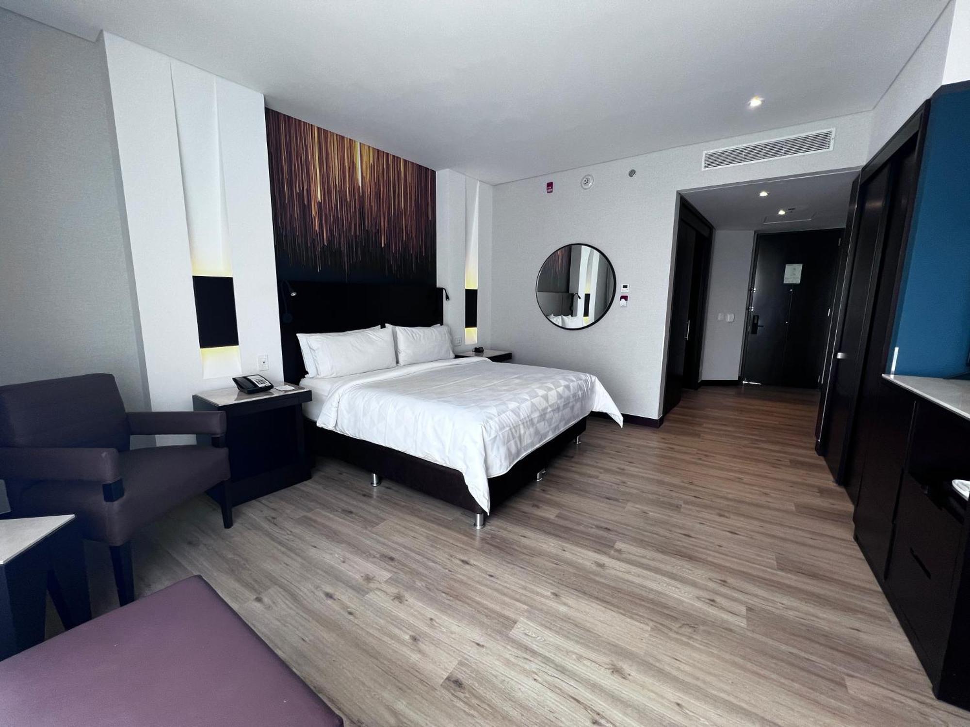 Holiday Inn Bogota Airport By Ihg Exteriör bild