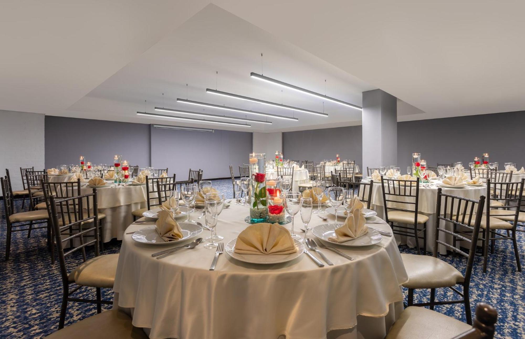 Holiday Inn Bogota Airport By Ihg Exteriör bild