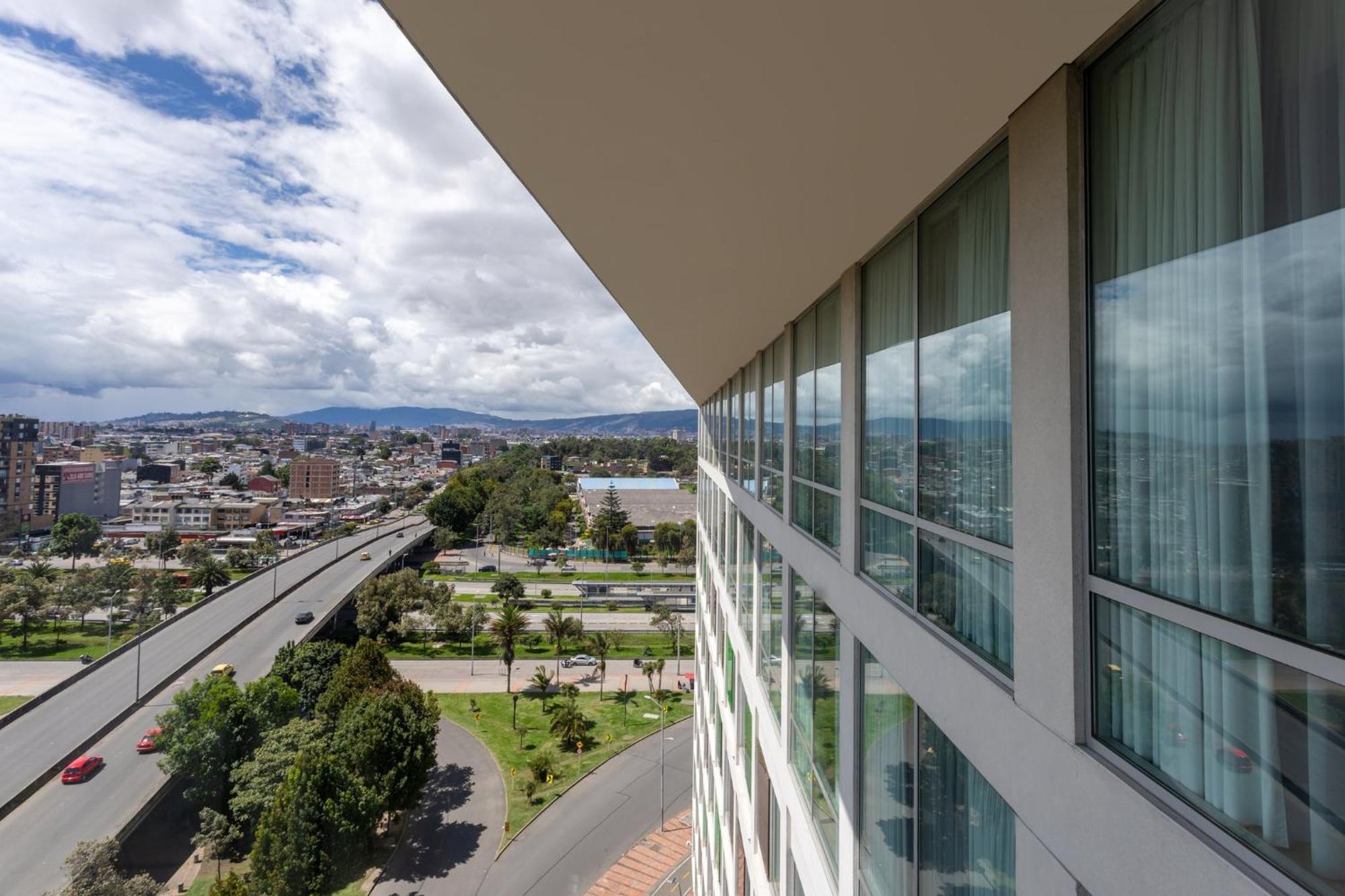 Holiday Inn Bogota Airport, An Ihg Hotel Exteriör bild