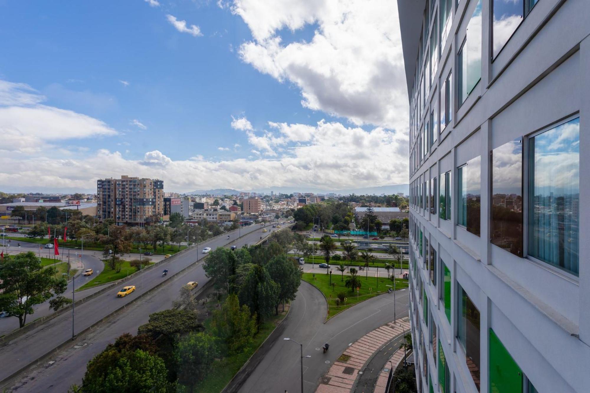 Holiday Inn Bogota Airport, An Ihg Hotel Exteriör bild